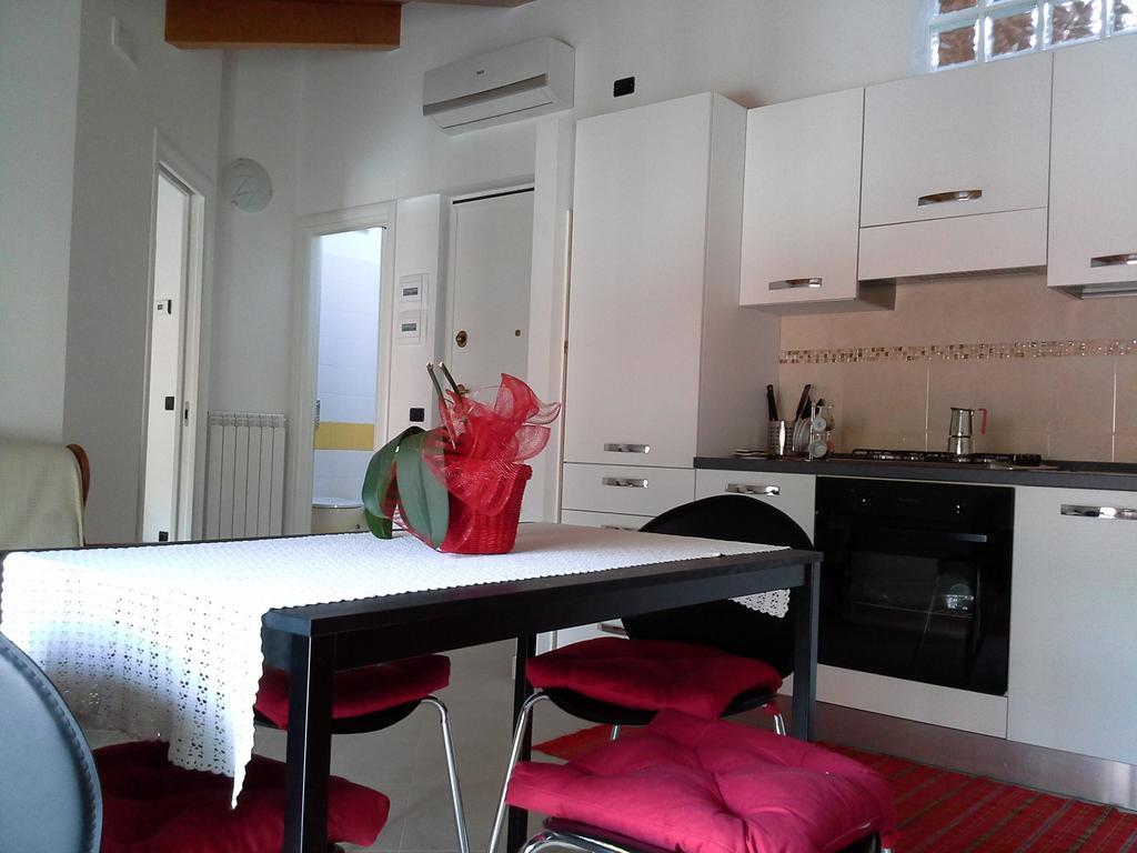 Casa Vacanze The Flea'S Home Fondi Δωμάτιο φωτογραφία